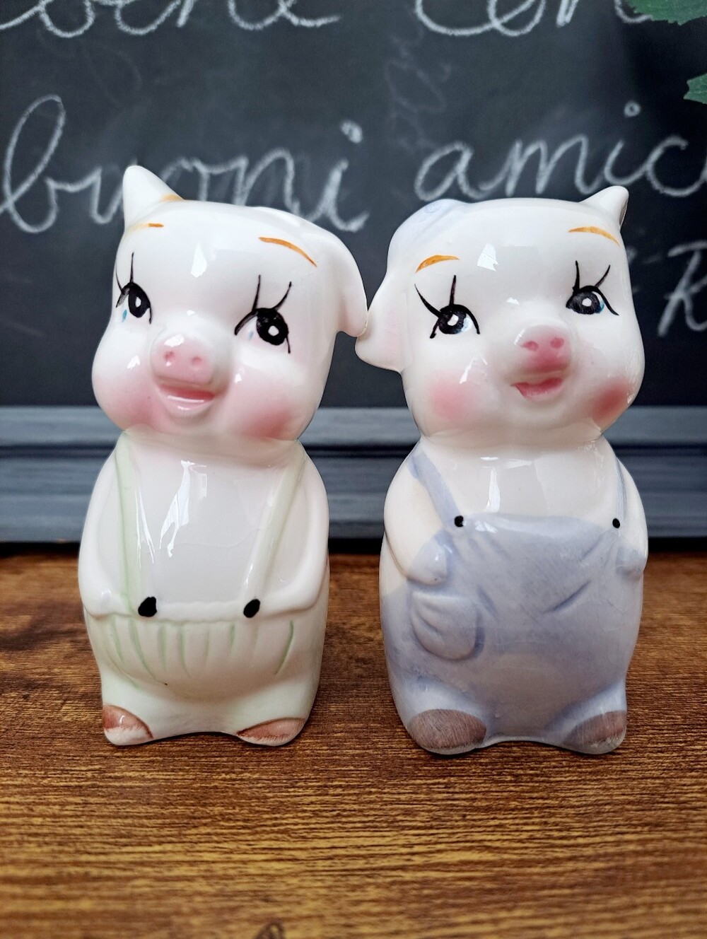Vtg MCM Pigs Salt & Pepper Shakers Taiwan R.O.C. Original Label Piggies Ceramic